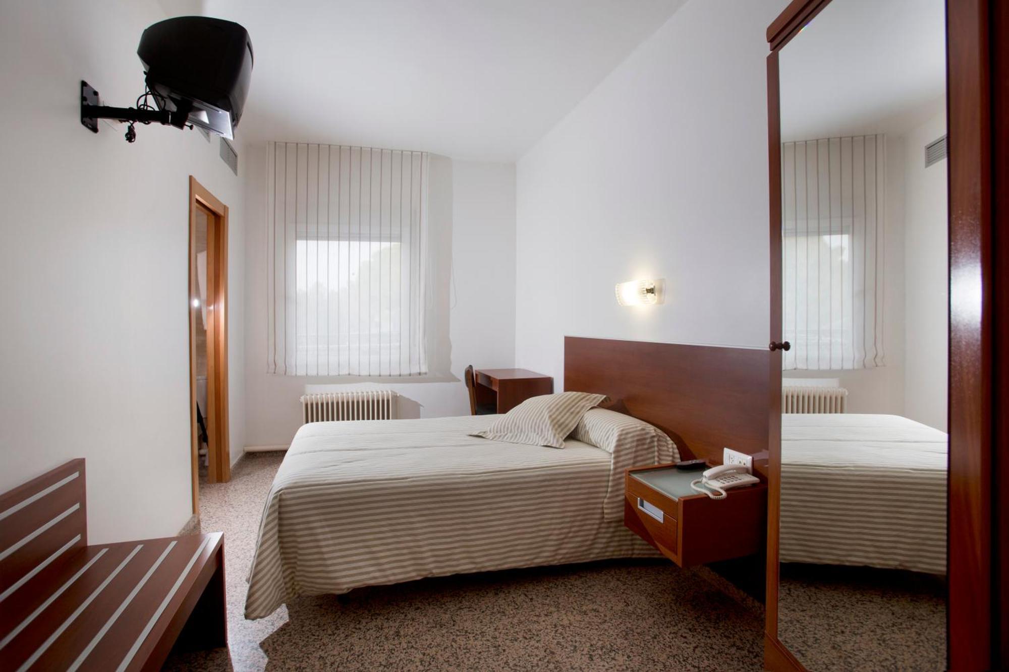 Hotel Marivella Calatayud Luaran gambar